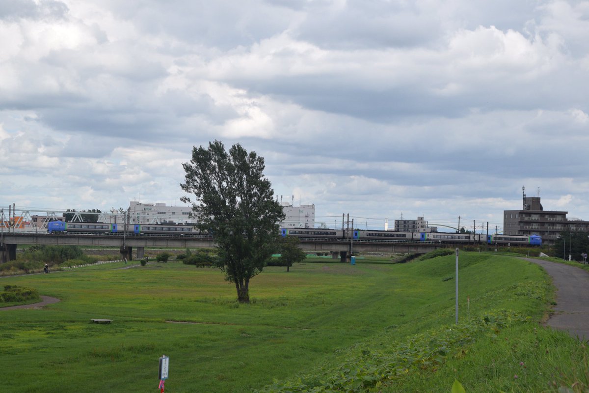 2022年8月29日。苗穂駅〜白石駅間。キハ281系特急北斗。