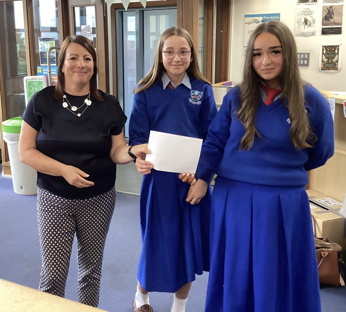 Congratulations to all 2nd years who raised €460 in their charity quiz for Barnardos in April. We presented this wonderful donation to Ruth Doherty from Barnardos at our final assembly today! @lecheiletrust1 @LoretoFaithDev 🎉💙♥️@barnardos