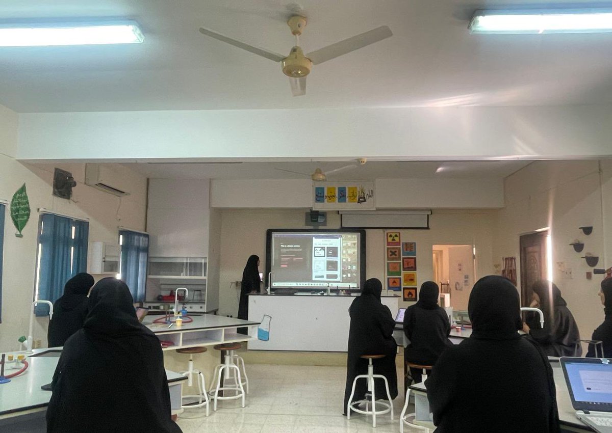 EduGovMct1543's tweet photo. قدمت أ . ياسمين البلوشية مشغل لبرنامج Gamma  والذي يمكن من خلاله إنشاء العروض التقديمية والتقارير بالاضافه الى تصميم المواقع باستخدام الذكاء الاصطناعي .بحضور عدد  من المعلمات🌹بوركت الجهود@Eduactivemct @mct_edu https://t.co/CKMp0sTR39