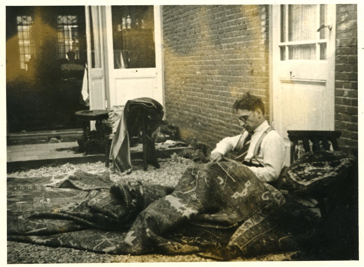 @corien_glaud @haagsarchief Erg mooie tapijten. Opa (mijn overgroot opa), had voor de oorlog een Perzische tapijten zaak in Den Haag, Obrechtstraat 19.