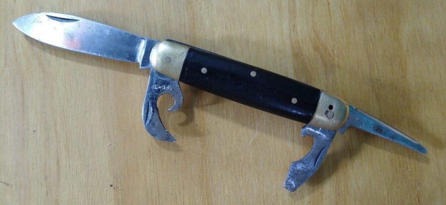 Vintage 4 blade Camping Pocket Knife[Used - Near Mint Cond.]

 ~ Price: $ 8.49 ~

  nostalgiaknives.com/home/shop/vint… 
#knives #knifelife #everydaycarry #pocketknife #knivesforsale