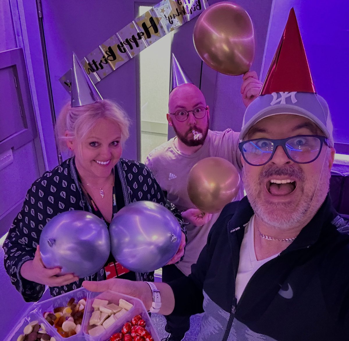 🎶 ‘Hey Ewen Its Your Birthday’ 🎶 Party time on the breakfast show 🥳😄 #GreatestHitsRadio 🏴󠁧󠁢󠁳󠁣󠁴󠁿