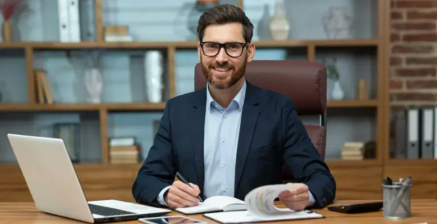 Curious about how to become a successful general manager? Explore the essential steps, required skills, and career paths that can lead you to this influential role in the business world.  " 

learningroutes.in/blog/general-m…
#CareerGoals #Management #LeadershipJourney