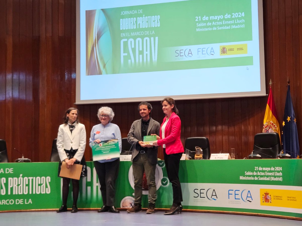 hospitaldelmar's tweet photo. La Dra. Helena Tizón-Marcos recull el Premi a l’Excel·lència en el marc de l’Estratègia en Salut Cardiovascular com a directora del Pla Director de #MalaltiesCardiovasculars de @salutcat 

#cardiologia #codiIAM #infart #ESCAV #OrgullMAR 

https://t.co/KeHlr2d1Iq https://t.co/3v3NsrjCnQ