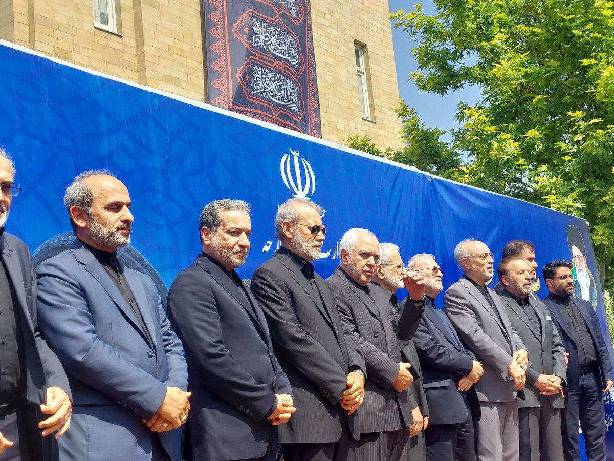 Former foreign ministers Salehi, Mottaki, Kharazi, Zarif, fmr. Speaker Larijani, Sec. of the Strategic Council on Foreign Relations Abbas Aragchi, and others at AmirAbdollahian’s funeral at the foreign ministry.