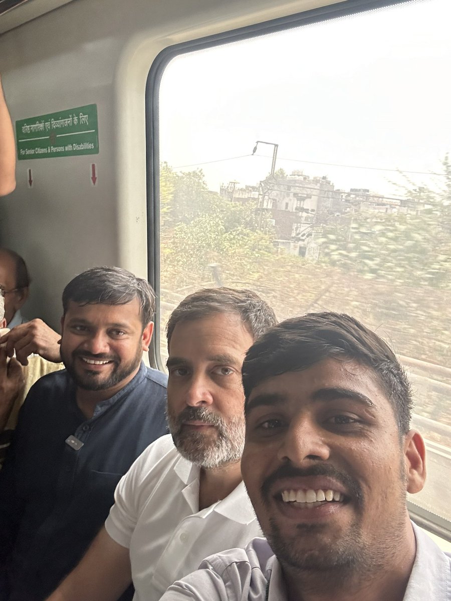 Akashsinghmoran's tweet image. आज दिल्ली मेट्रो में मेरे नेता राहुल गांधी जी और कन्हैया भाई के साथ 😍🥹
@RahulGandhi @kanhaiyakumar