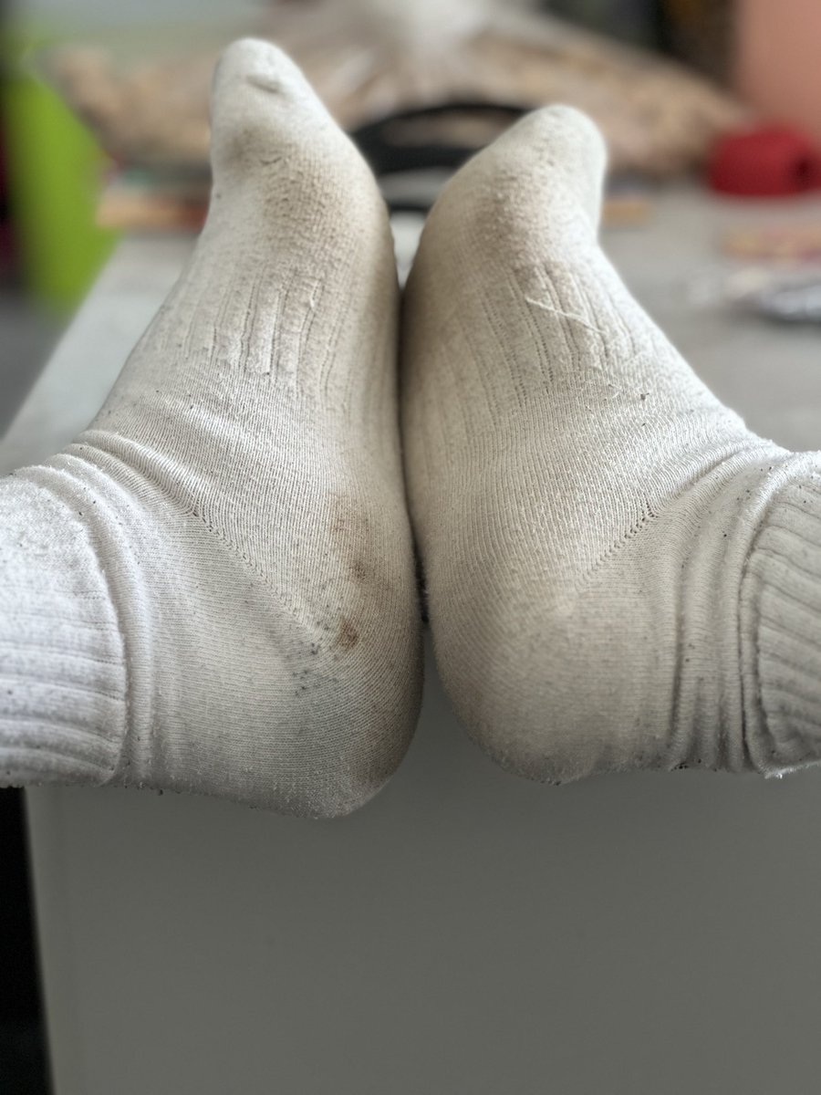 WXL32100's tweet photo. 白袜已成黑袜了，😔 https://t.co/En6zfekMx7