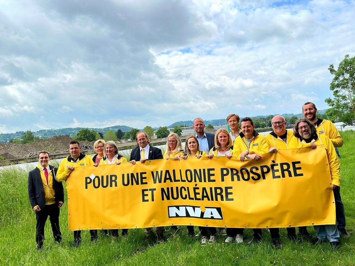 DGodefridi's tweet photo. Il existe aujourd’hui à la Chambre une nette majorité pour abroger la loi de 2003 de sortie du nucléaire. Qu’attend-on? Il me semble que nos concitoyens en ont assez des mots, des slogans et des querelles stériles. Ils veulent des résultats. Ils payent pour des résultats, en fait. (À Tihange, hier.)