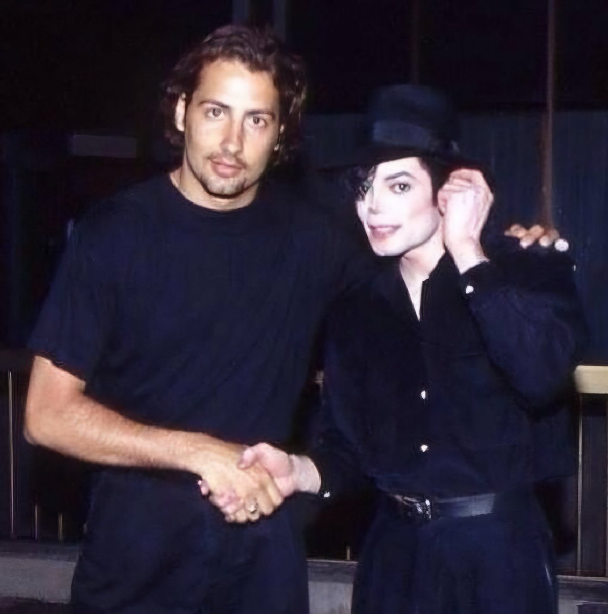 __SkyJackson__'s tweet photo. The #KingOfPop #MichaelJackson with #AlexGernandt @AlexGernandt 🥰 https://t.co/xFWbB5c2hM