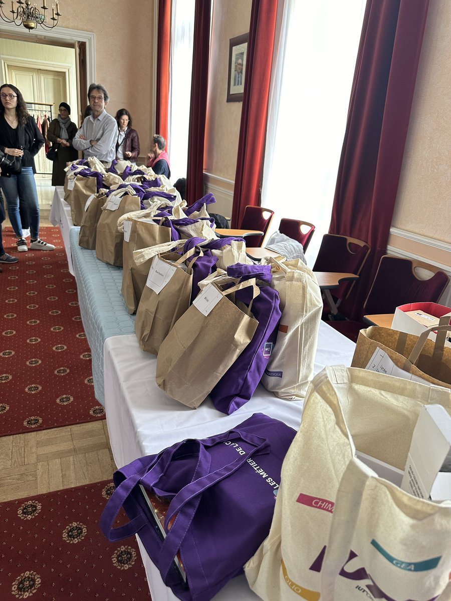 Retour sur la remise des prix des 40e Olympiades de Chimie de l’<a href="/ac_orleanstours/">Académie d'Orléans-Tours</a> à l'<a href="/Univ_Orleans/">Université d'Orléans</a>. 
180 élèves engagés autour de la thématique "Chimie et Sport" 
👏 aux 18 lauréats
🙏 aux enseignants, chefs d’établissement, universitaires, industriels
<a href="/FranceChimie/">France Chimie</a>  <a href="/IUTOrleans/">IUT d'Orléans</a>