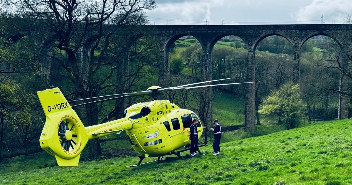 This week's #PhotoOfTheWeek was sent in by YAA supporter Michelle Whitaker, taken when we landed on a call-out near Thornton Viaduct in Bradford.

Thank you Michelle! 🚁
Send your YAA related images to marketing@yaa.org.uk

#Yorkshire #AirAmbulance #AlwaysReadyAlwaysThere