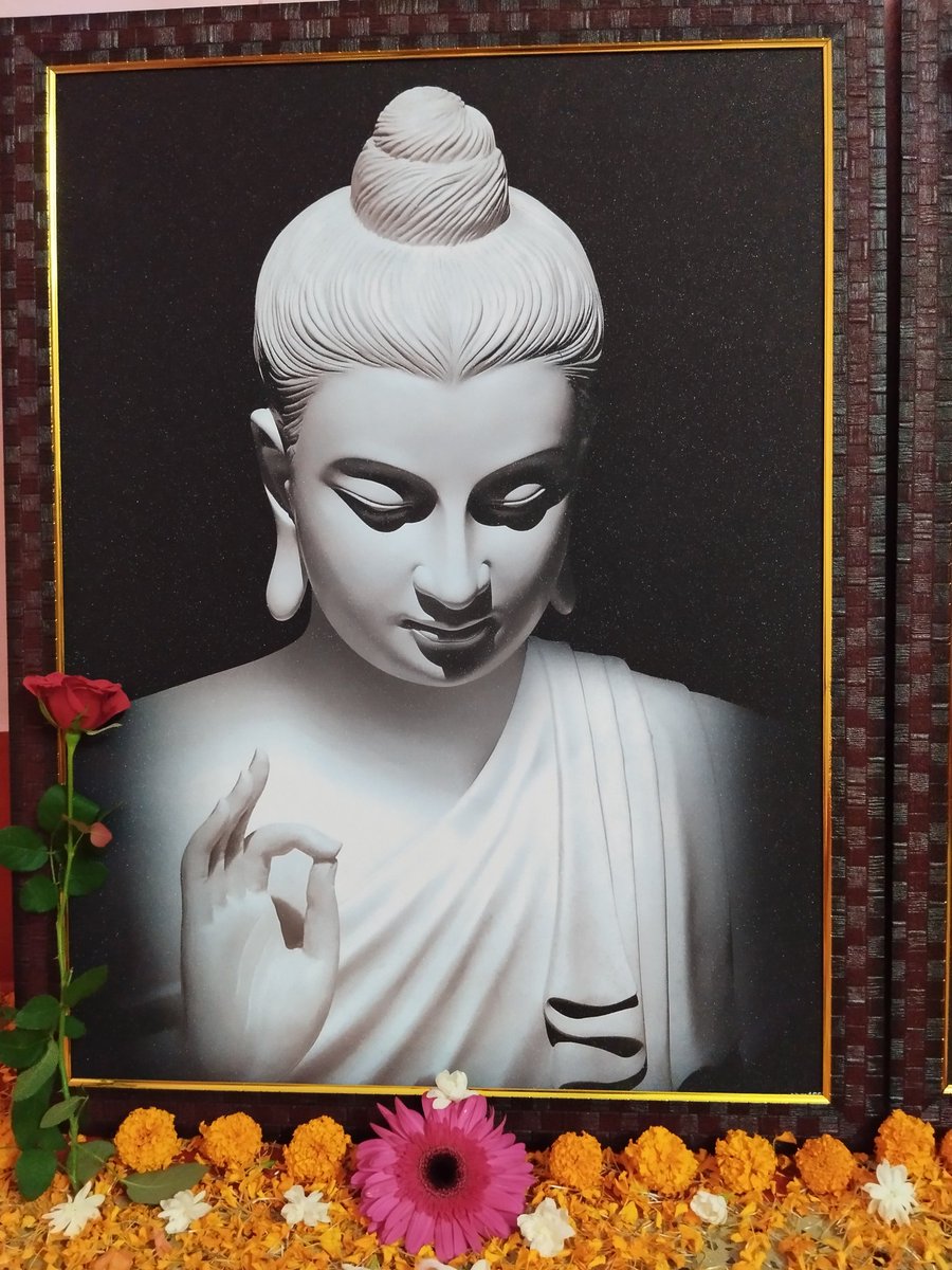 SIBARAMPRADHAN9's tweet photo. ।।बुद्धम् शरणम् गच्छामि।।

आप सभी को बुद्ध पूर्णिमा के पावन पर्व की हार्दिक बधाई एवं शुभकामनाएं 

सम्पूर्ण विश्व को सत्य, अहिंसा और शांति का संदेश देने वाले भगवान बुद्ध की शिक्षाएं एवं पुण्य विचार सर्वदा हमें मानवता की सेवा व कल्याण के लिए प्रेरित करते रहेंगे. https://t.co/wjd1vuswAB