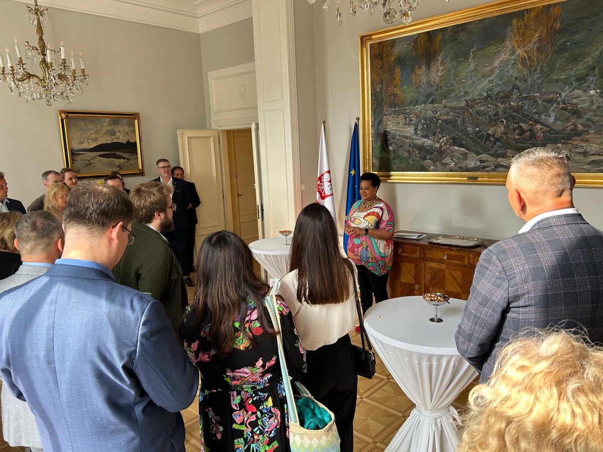 Yesterday we hosted a delegation of management staff from 🇵🇱PL hospitals at the @PLinNederland. The visit aims to exchange experiences and share best practices between 🇵🇱PL & 🇳🇱NL in sustainable development, energy optimization, and innovative solutions in the healthcare system.