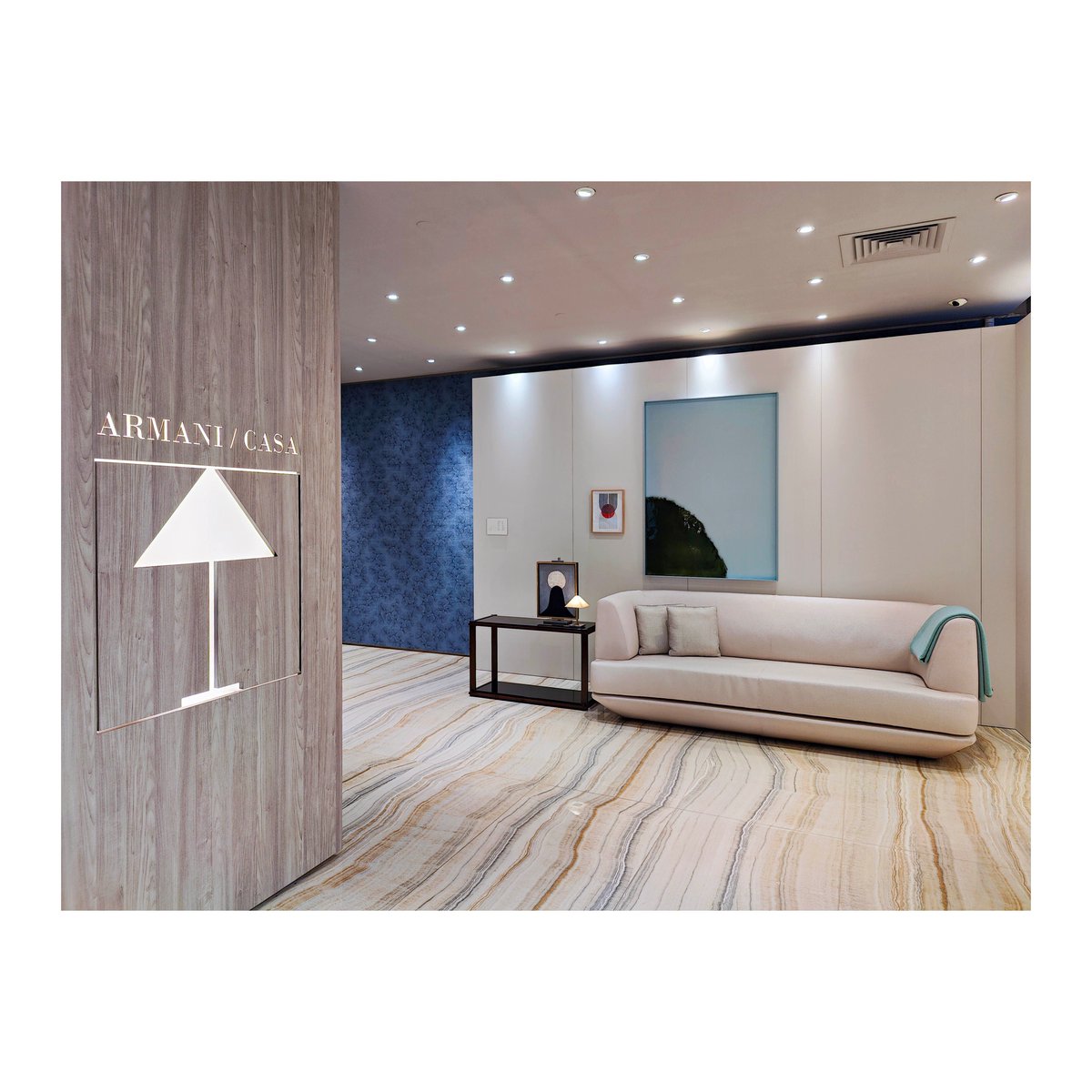 Installation of artworks for Armani / Casa in Paris for Paris Design Week 2023. Styled by Nick Vinson.

@nickvinson
@giorgioarmani 
#ArmaniCasa 

#interiordesign #homeinspiration #townhouse #luxuryproperty #homeinterior  #interiorstyling #interiorsinspo #interiorinspirations