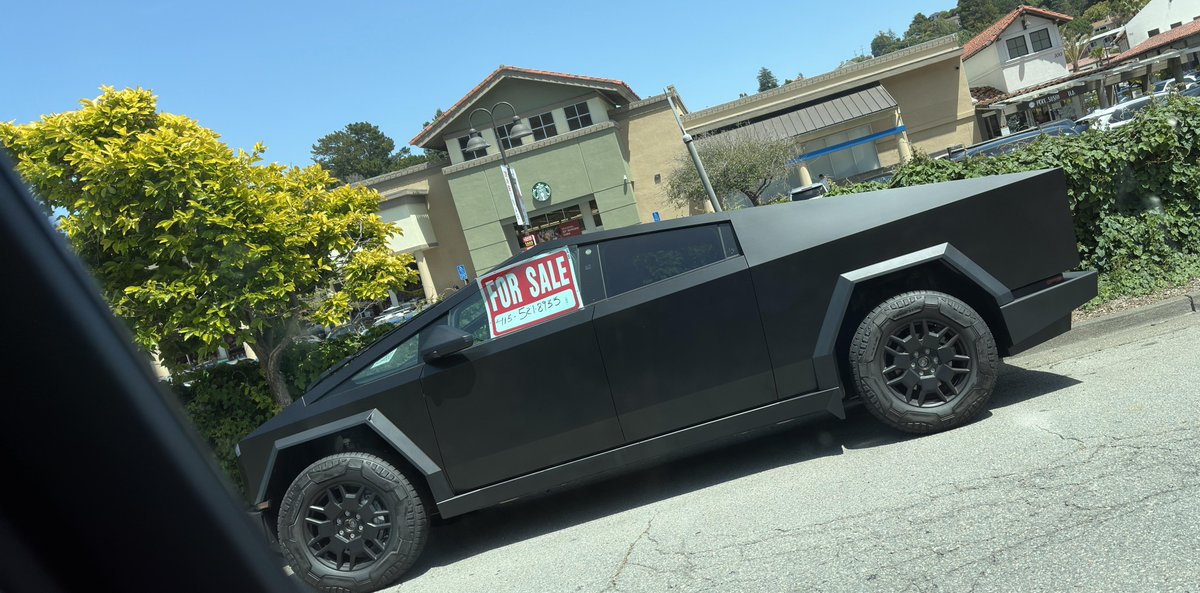 Nobody wants these clustertrucks. There is no waiting list, and you see more and more ads listed of used ones for sale. We’ve now entered the “parked on the side of the road with a 'for sale' sign in the window” phase. This one still has temporary plates. 😮