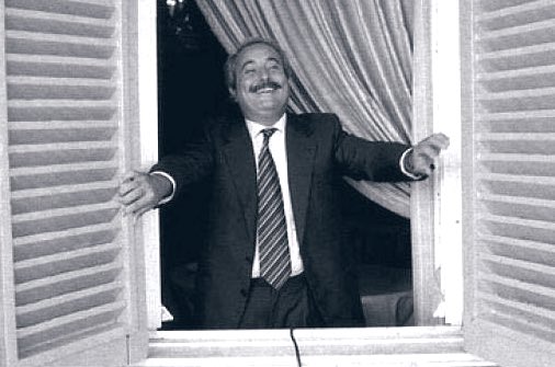vucciria79's tweet photo. Palermo non ti dimentica.
#giovannifalcone https://t.co/uhRZr3ffHo