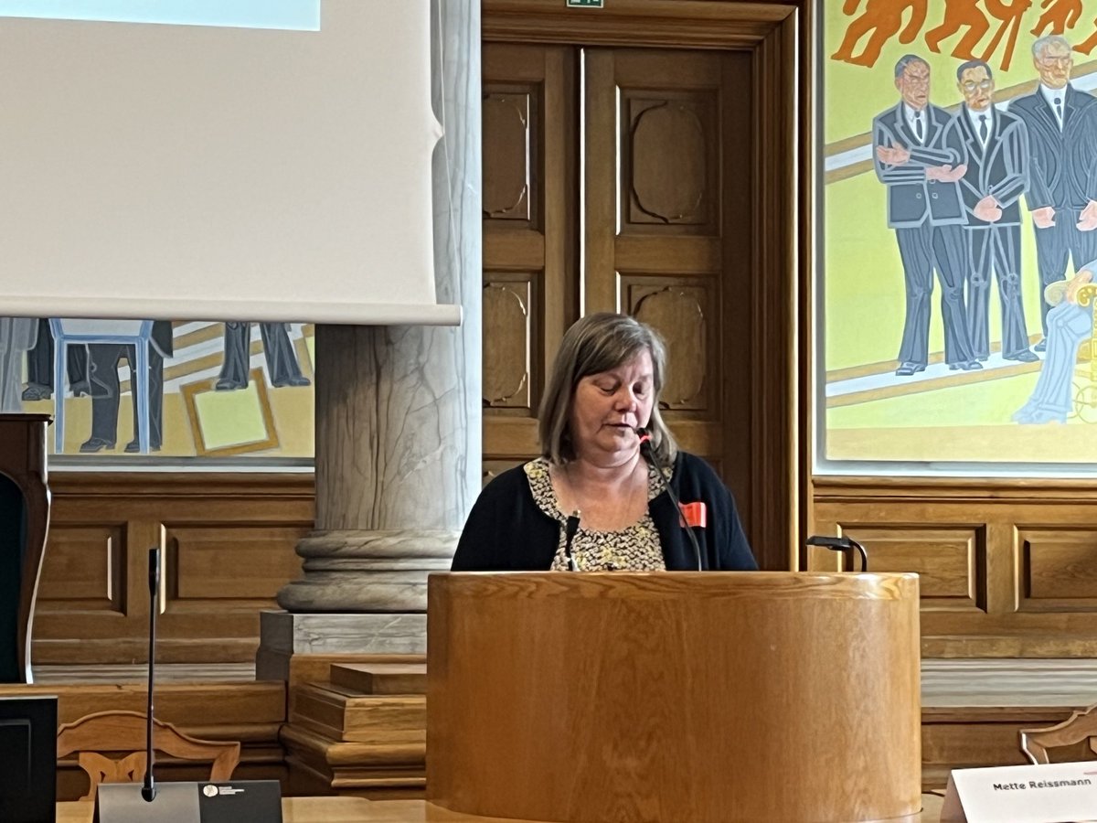 Der er et kæmpe vækstpotentiale i mindre virksomheder i Danmark, men de skal have viden, ressourcer og tid for at kunne forløse det, siger Lisbeth Lintz, formand for Akademikerne, på konference på Christiansborg i dag.