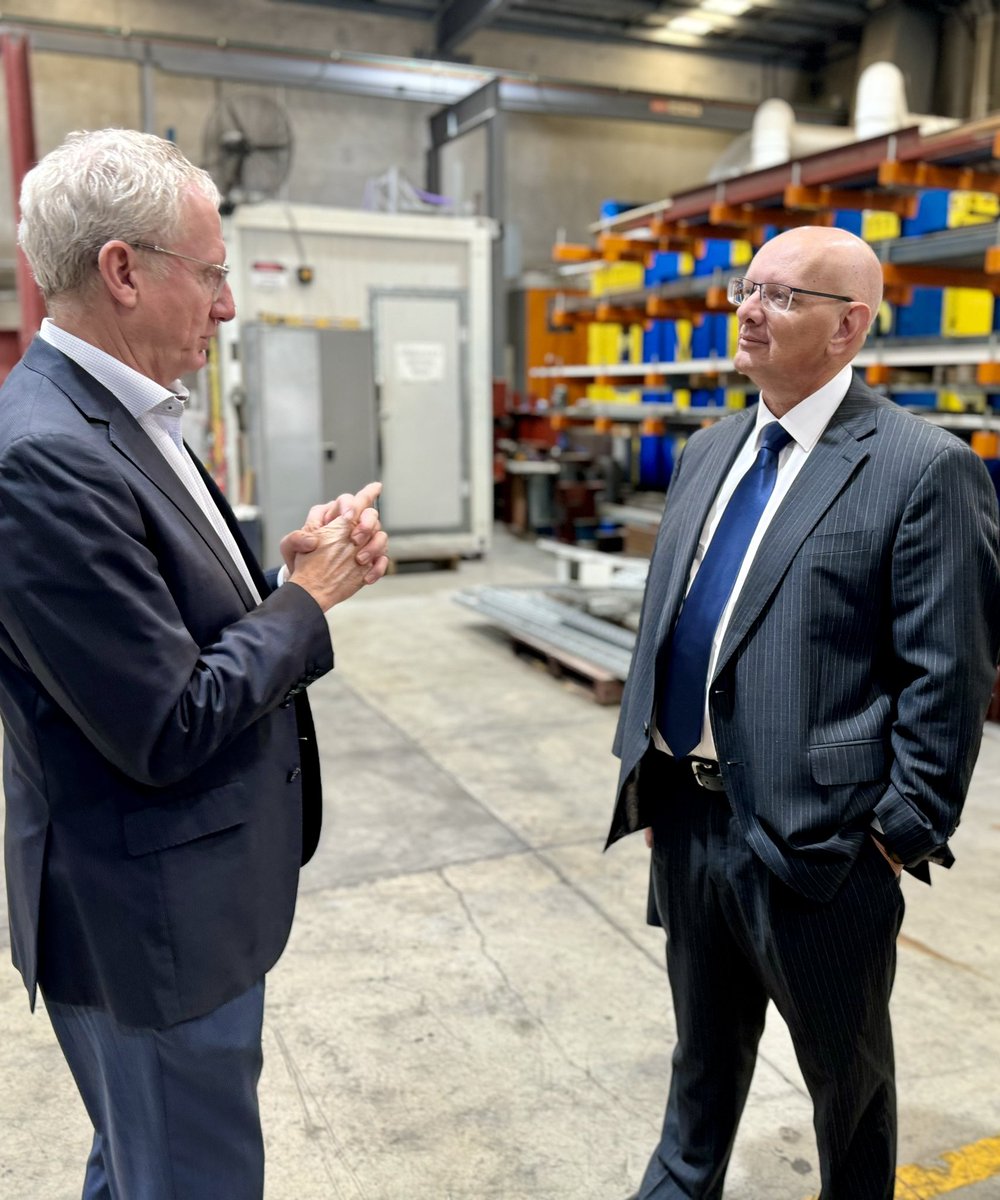 MadOl66's tweet photo. The @QUT Advanced Battery Facility and Qld Energy Storage Technology (QUEST) Hub at Banyo demonstrate our ability to manufacture and innovate here in SEQ. And they’re looking to do something bigger in #Swanbank. Great your. 
#FutureMadeinAustralia 
#renewablepower
#auspol https://t.co/ClDX5INLp1