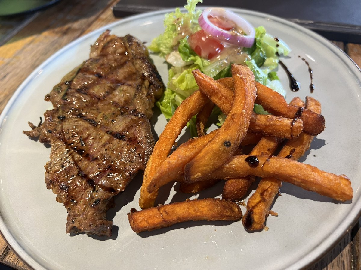 isaacty6789's tweet photo. Simple gathering and only Eat well https://t.co/RlBAb0IPra