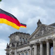75 Jahren Grundgesetz haben Deutschland zu einem freiheitlichen und solidarischen Land gemacht. Seit 1949 gilt: „Die Bundesrepublik Deutschland ist ein demokratischer und sozialer Bundesstaat.“, Art. 20GG. So soll es sein, so soll es bleiben. #DemokratieLiebe