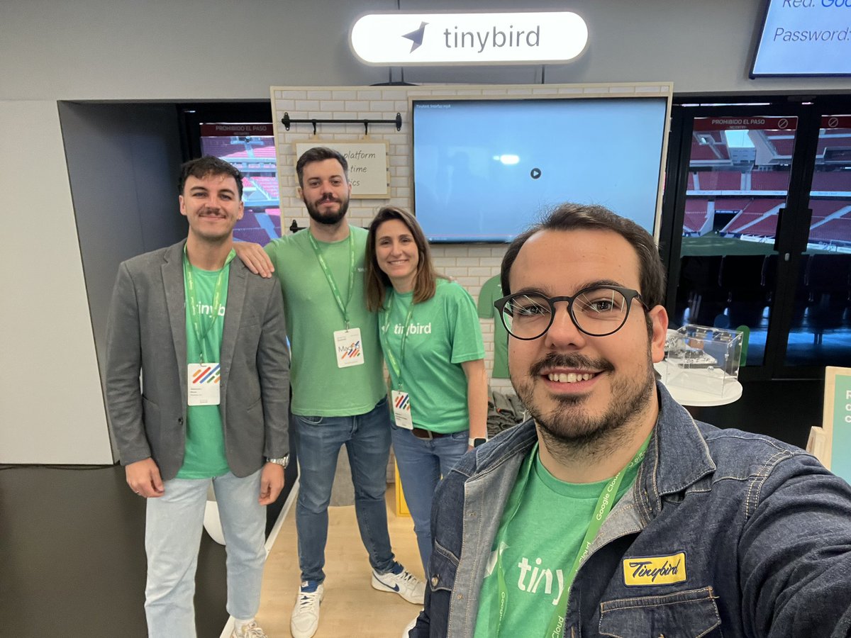 GnzJgo's tweet photo. Y aquí con Ale, Alex y Alex ya listos. Cerca del Stage 3, al lado del registro.

Fácil que nos llaméis por nuestro nombre, solo rompo la serie yo xD https://t.co/MkW3L5CV8j