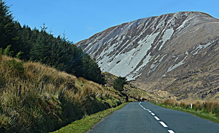 Good morning from beautiful #Donegal ♥ 

Today's #GoodMorning photograph a road in Donegal, this is the road by #Muckish aka 'The Pig's Back'.  

#Falcarragh 
#mountains 
#Ireland #roads