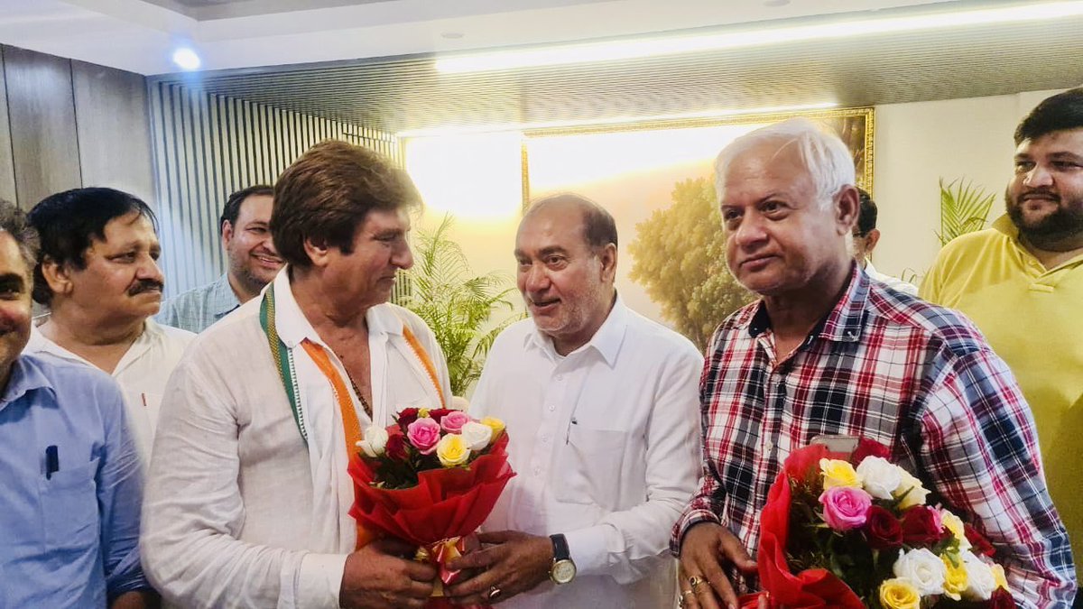 INCAshokMehta's tweet photo. गुरुग्राम में कांग्रेस पार्टी व I.N.D.I.A गठबंधन के लोकसभा प्रत्याशी पंजाबी समाज की “आन बान शान” भाई @RajBabbar23 जी से उनके निवास पर अपने साथियों के साथ मुलाक़ात कर उन्हें शुभकामनाएँ दी। 

#LokSabhaElection2024 #Congress #हाथ_बदलेगा_हालात #ashokmehta https://t.co/FtZL0XccWB