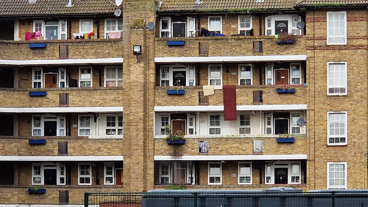 VinnieSull1van's tweet image. #WillCrooks Estate on #Poplar High Street, East #London was built in 1936 (neo – Georgian), common during said epoch. Post WW1 architecture, like Victorian or even ancient architecture, make modern design look as backward as they are characterless. Progress is now a dirty word.