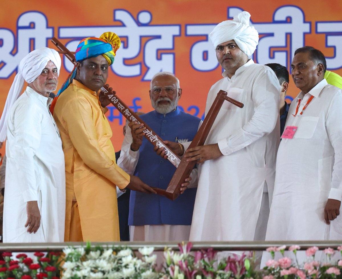 BharatMantram's tweet photo. Hon'ble PM @narendramodi Ji's rally in Dwarka, West Delhi was not just a gathering, it was a symbol of unity and determination. (1/2)
#ModiKiGuarantee
#AbkiBaar400Paar
#PhirEkBaarModiSarkaar https://t.co/umpj1czjAk