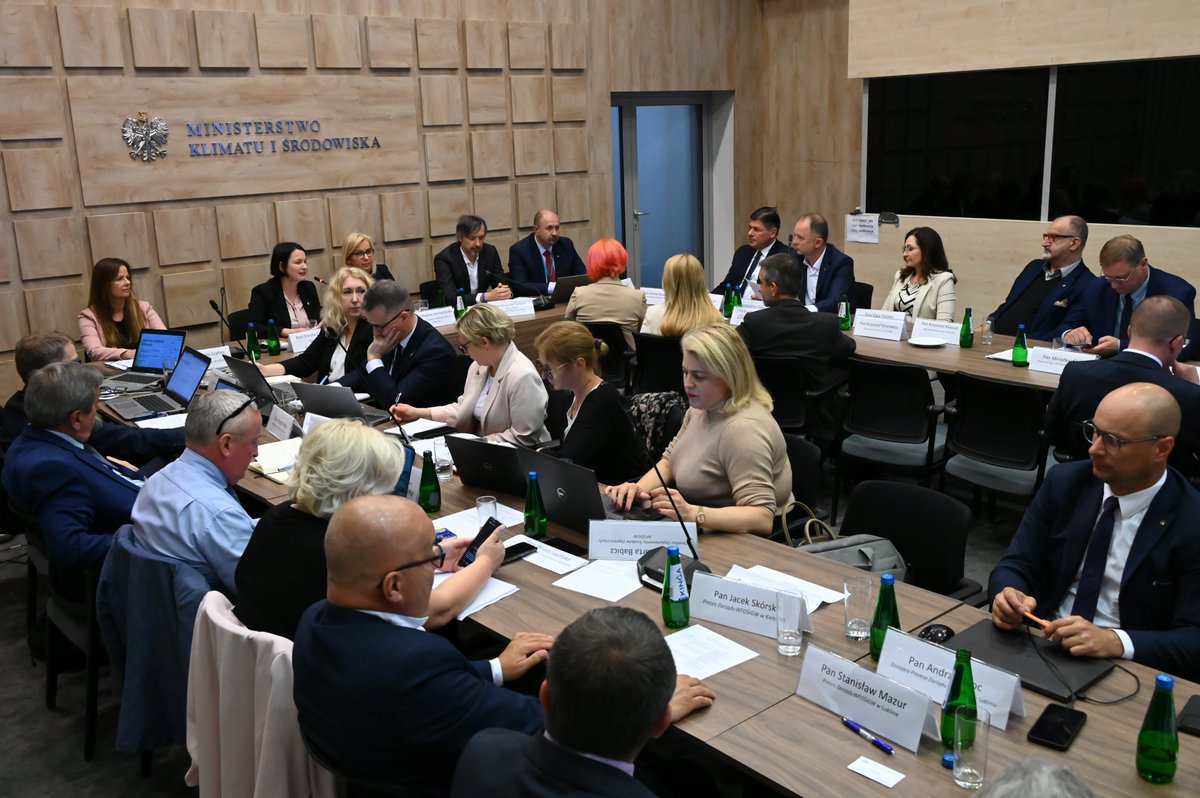 NFOSiGW's tweet photo. Powstaje wspólna strategia NFOŚiGW oraz 16 wojewódzkich funduszy ochrony środowiska i gospodarki wodnej na najbliższe cztery lata. Dokument jest na końcowym etapie prac https://t.co/vSIS5yqZfk https://t.co/J8019bsbDj