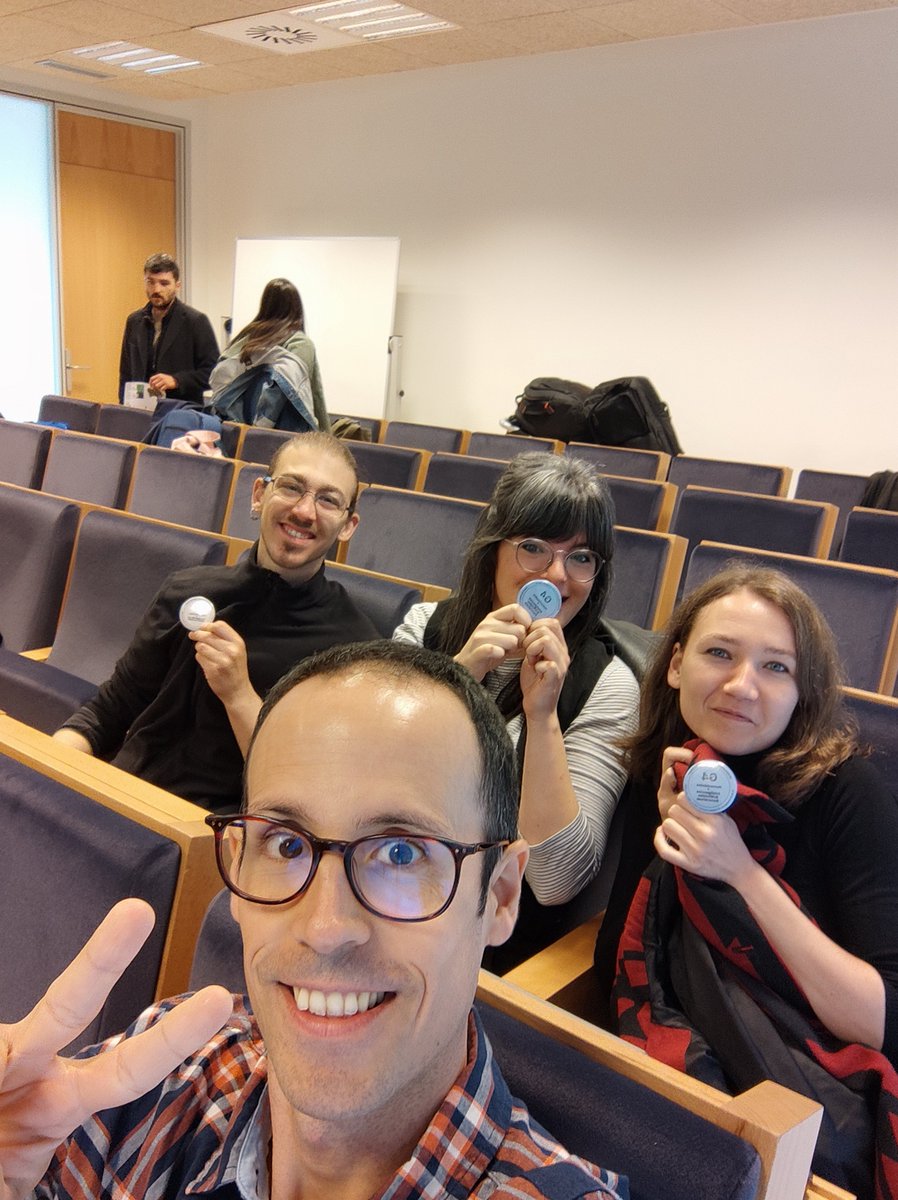 Scripta_'s tweet photo. Aquí la juventud de @Scripta_ contenta con sus chapas de Grupos de Trabajo: DataViz, Divulgación en Redes Sociales, Georreferenciación e IA.
@virsedamarta
@AngevinKandy
Nerea Giménez
@raul_villgrs

P.D. te echamos de menos @beabr95 https://t.co/jhqM25l3Ql