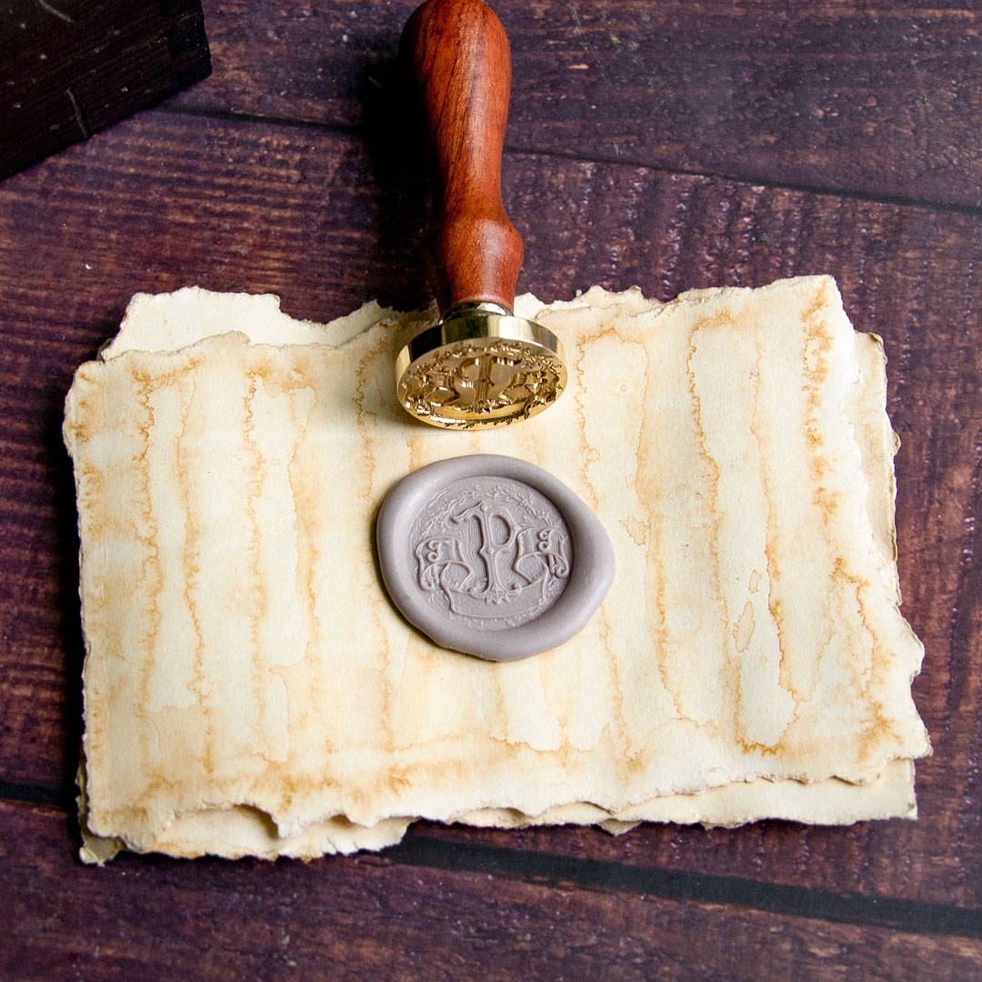 ✨ Elevate your wedding with our exquisite JPT monogram wax seal! 💍 Personalized to immortalize your love and friendship, it's the ultimate touch of elegance. 💌 Contact us now to craft your unforgettable wedding day! 💑 #Weddings #WaxSeal #JPT #PerfectMoment #Monograma #Vintage