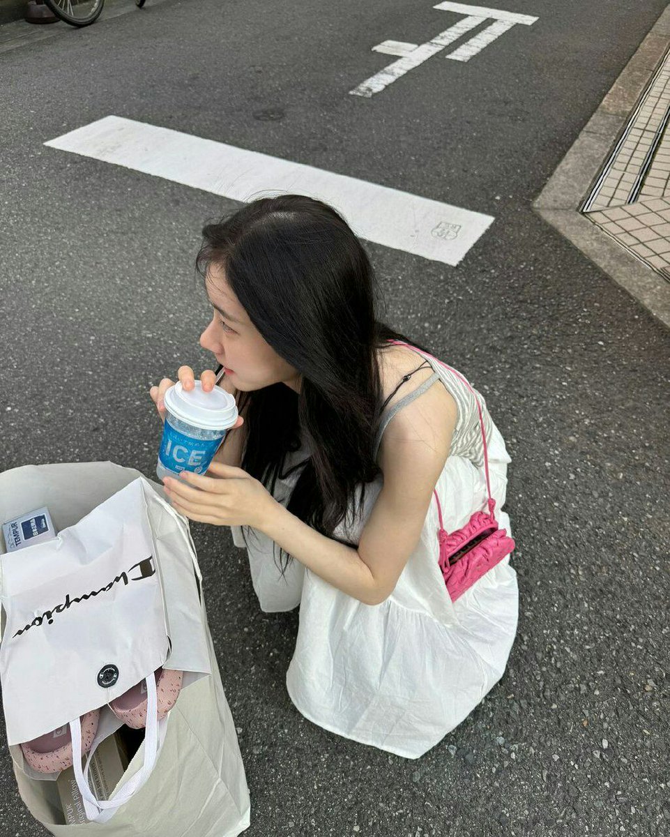 chaeryeoingi's tweet photo. https://t.co/IPv8dpWgG5
