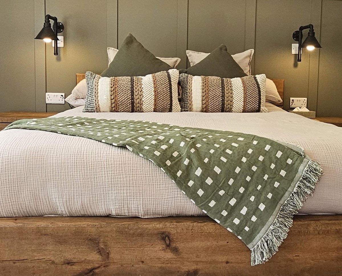 Finished Project. 
Building Contractor- SK Deer Building Contractors
Kitchen- Bliss Kitchens in Dorrington
Bi-folds- Made To Measure in Shrewsbury
For full photoshoot- facebook.com/media/set/?van…