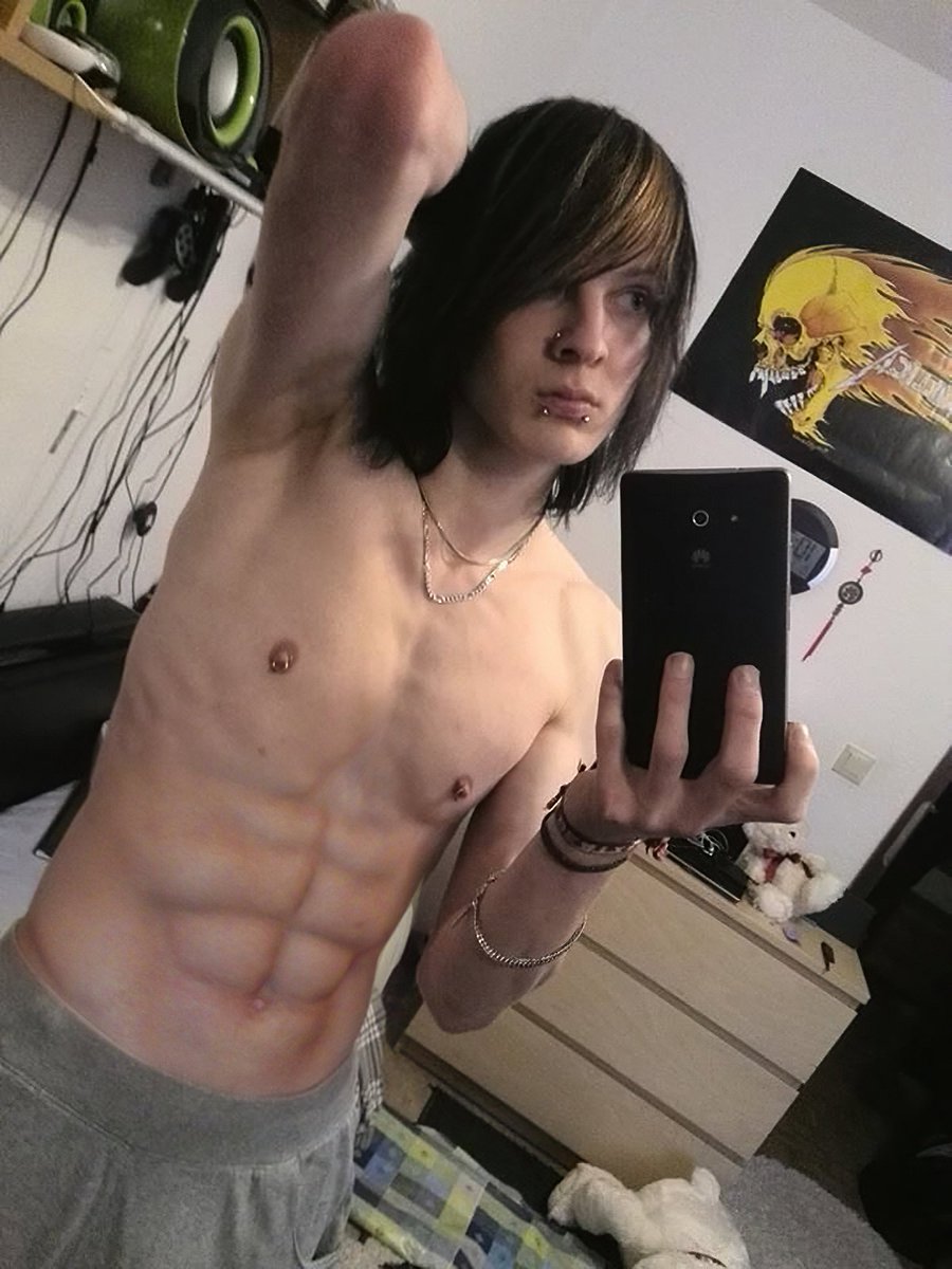AestheticsFlo's tweet photo. Back again! 

Lets start with a throwback/repost of alex who had probably some of the best abs achievable that time

Show some love :) 

#sixpack #6pack #waschbrettbauch #vlines #muscles #emo #emoboy #throwback #model #alternative #washboardabs https://t.co/fsHWNkWsFm