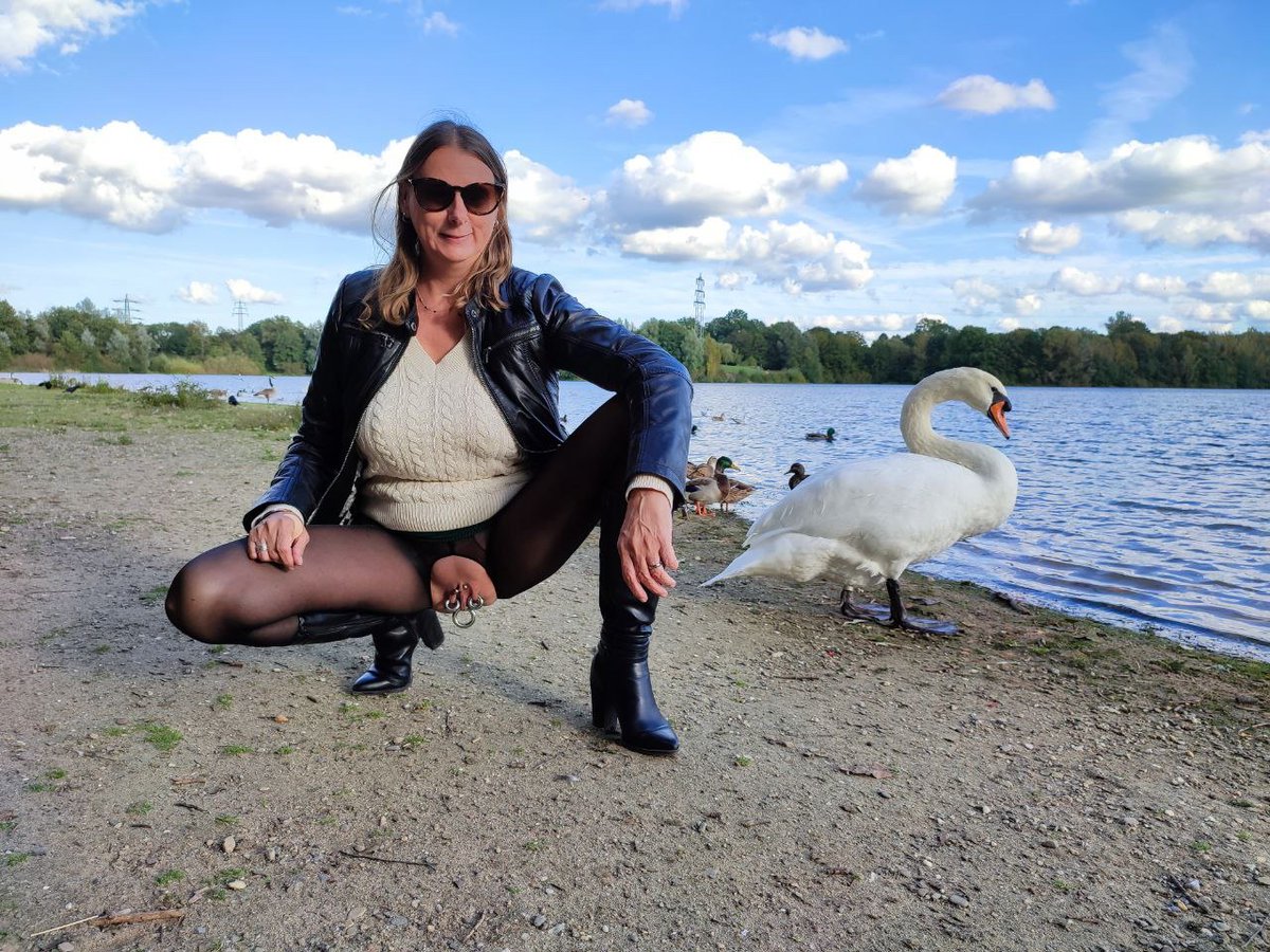 Werbung
Den #Loveplug mit den anhängenden Kugeln, kann man sowohl vaginal, wie auch anal benutzen, oder wie hier zu sehen, kombinieren. Super sexy Schmuck für jede Frau! und auch Mann. 🙂
biwieshop.de/de/Loveplug-Ul…
biwieshop.de