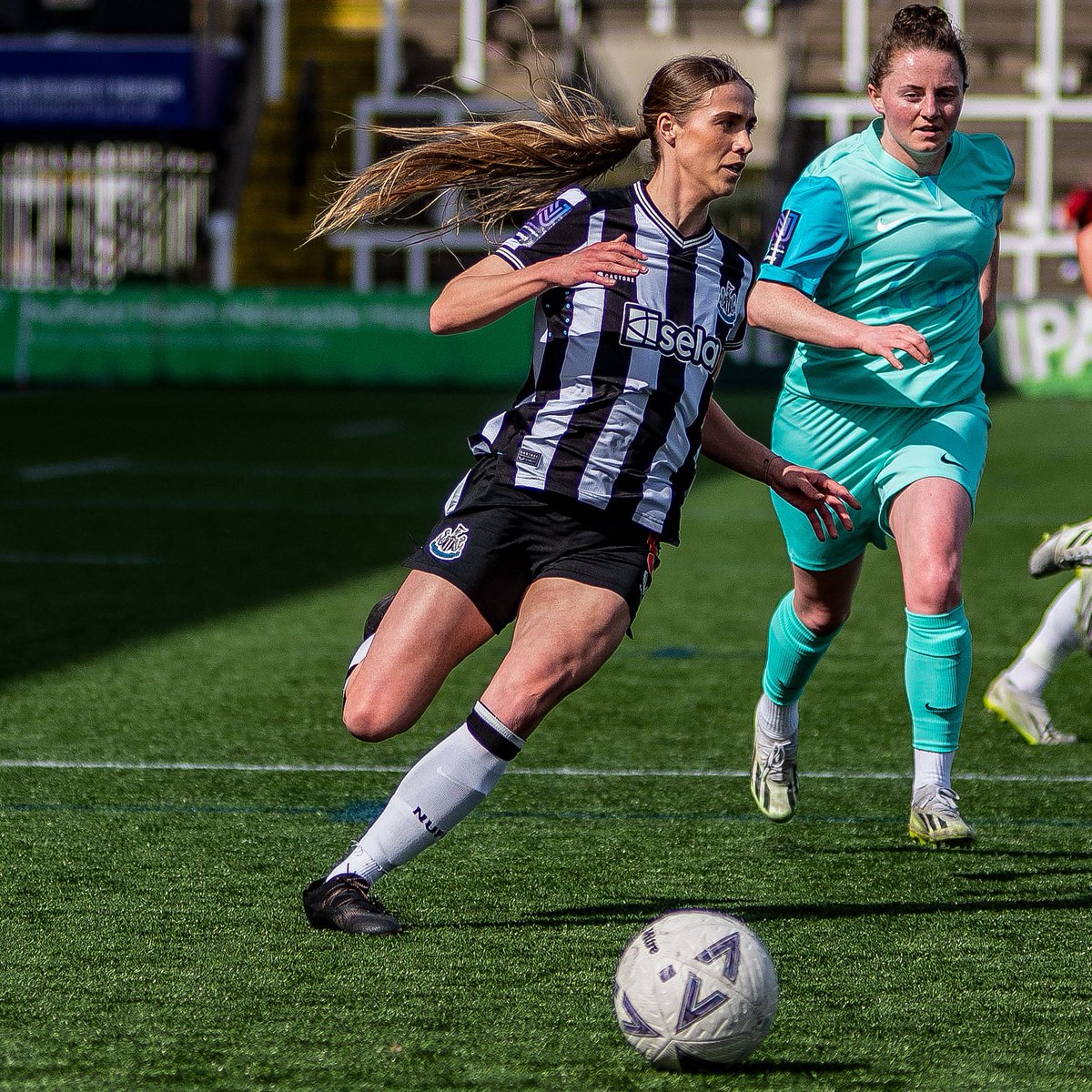 Tyneside_NUWFC's tweet photo. 📸  HOWAY THE LASSES 2023/24 🖤🤍

@NUFCWomen Skipper @akstobbs @Tylerldodds @Oliviaawatt @HannahGreenwoo7 

#UnitedAsOne 🏴🏳️ https://t.co/cMquJROuTF