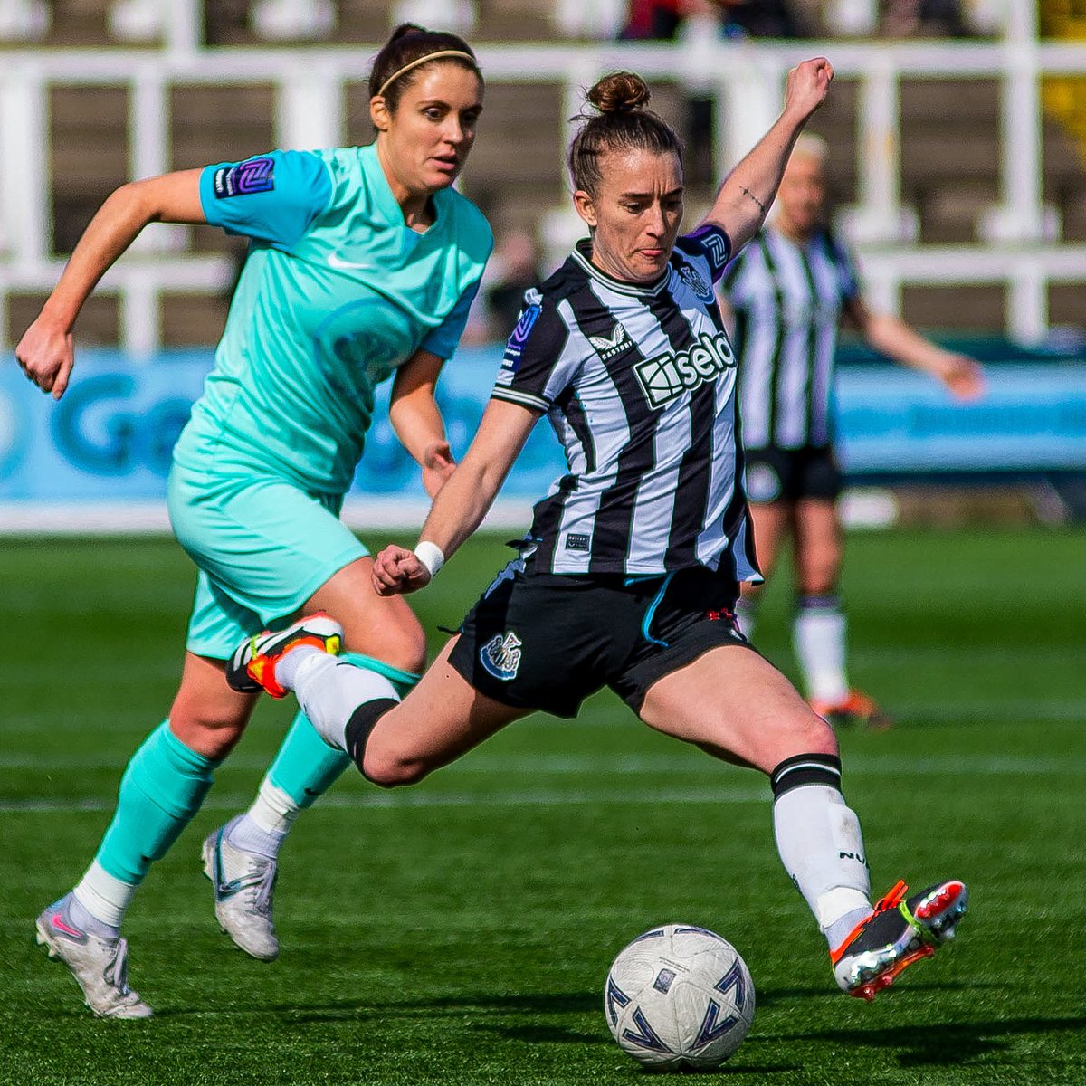 Tyneside_NUWFC's tweet photo. 📸  HOWAY THE LASSES 2023/24 🖤🤍

@NUFCWomen Skipper @akstobbs @Tylerldodds @Oliviaawatt @HannahGreenwoo7 

#UnitedAsOne 🏴🏳️ https://t.co/cMquJROuTF
