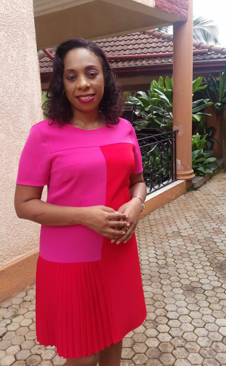 Asitchoma's tweet photo. La presse Camerounaise en deuil.

Les consœurs et confrères de la belle et brillante Carine Olive Yabit, journaliste et présentatrice de journaux télévisés sur la Crtv annoncent son  décès depuis ce matin dès suite de maladie.

Mes condoléances et
que Dieu accueille son âme🕊️ https://t.co/aQ2dkF2sfV