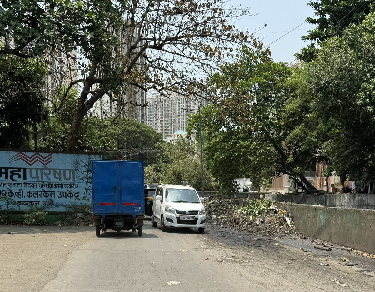 Veeshaljadhav's tweet photo. Why is the Sludge/Waste poured on the road ?
It has become unhyenic &amp; heavy traffic Jam in the evening on this toad which connects to Ballkum.
@TMCaTweetAway can you remove this waste as its taken out as its lying there from 2-3 days now. https://t.co/TU7A35OB0Y