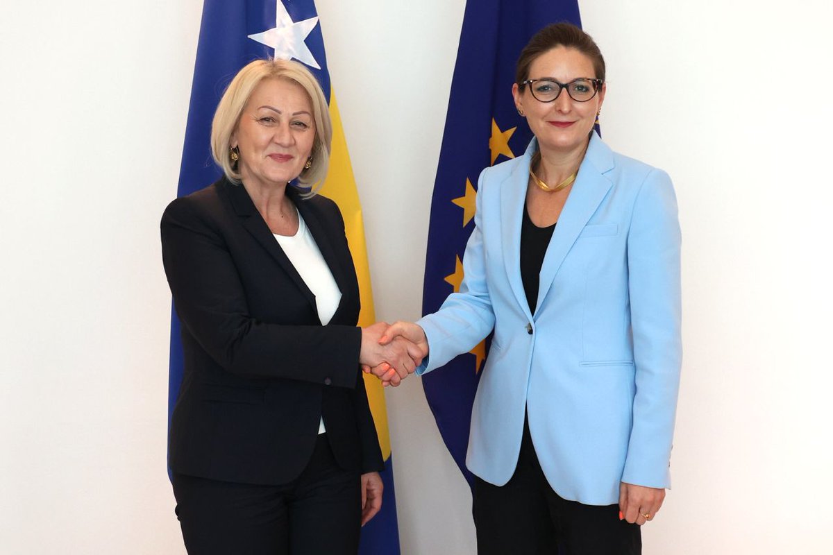 Predsjedateljica #VMBiH <a href="/KristoBorjana/">Borjana Krišto</a> razgovarala je u Sarajevu s direktoricom Ureda <a href="/EBRD/">The EBRD</a> za BiH <a href="/Naessl/">Manuela Naessl</a> o unapređenju suradnje i provedbi Plana rasta za zapadni Balkan 👉t.ly/OULdb