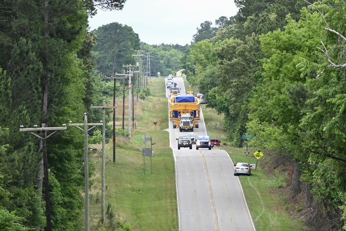 SCDOTPress's tweet photo. This oversized load, weighing more than 800,000 lbs., made its way up US 321 on Sunday, May 19. Carrying manufacturing components and headed toward Interstate 77, the load began its journey through South Carolina in Charleston County. https://t.co/rK7VNk8MN5