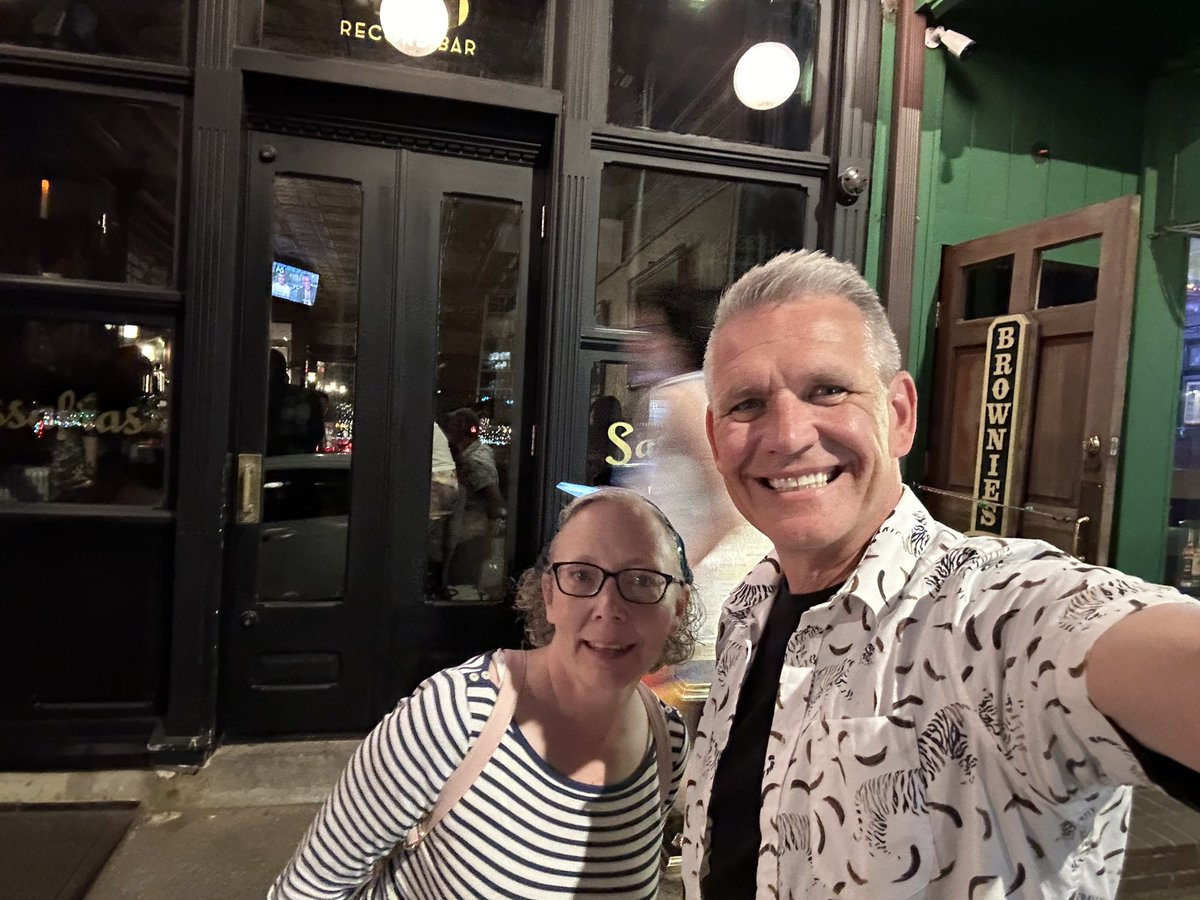 What’s better than a Tweetup (Xup?) with the one and only @obligatraveler in Philly? Terrific seeing Sarah in person and she’ll cohost my #SmallTownTourismChat soon!