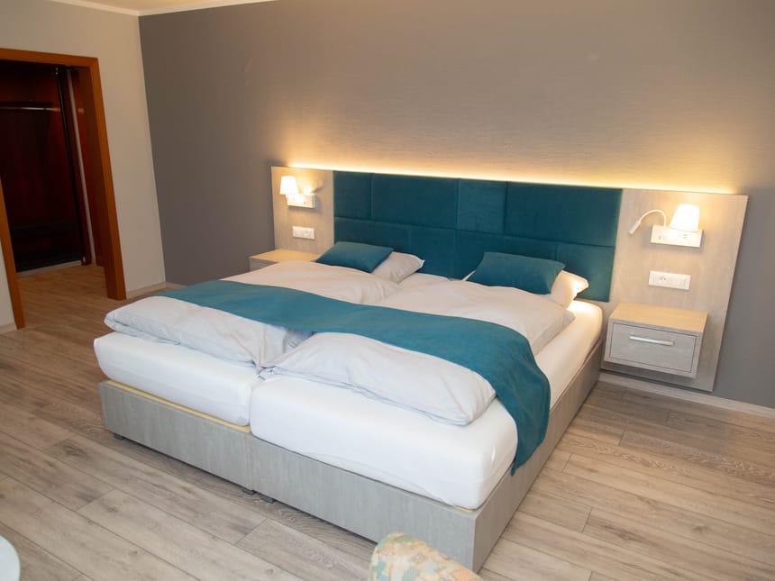 touriDat's tweet photo. 6 Tage zu zweit im Hotel Willmeroth Hofbräu inkl. Halbpension für nur 389,99€ statt 712,00€!
https://t.co/2G7XumOIGf
#touriDat #touriDays #Urlaub #UrlaubInDeutschland #Reisen #westerwald #idyllisch #genuss #Erholung #Naturverbunden #Reisegutschein #EinfachEinPaarSchöneTage https://t.co/SleBgmlxd8