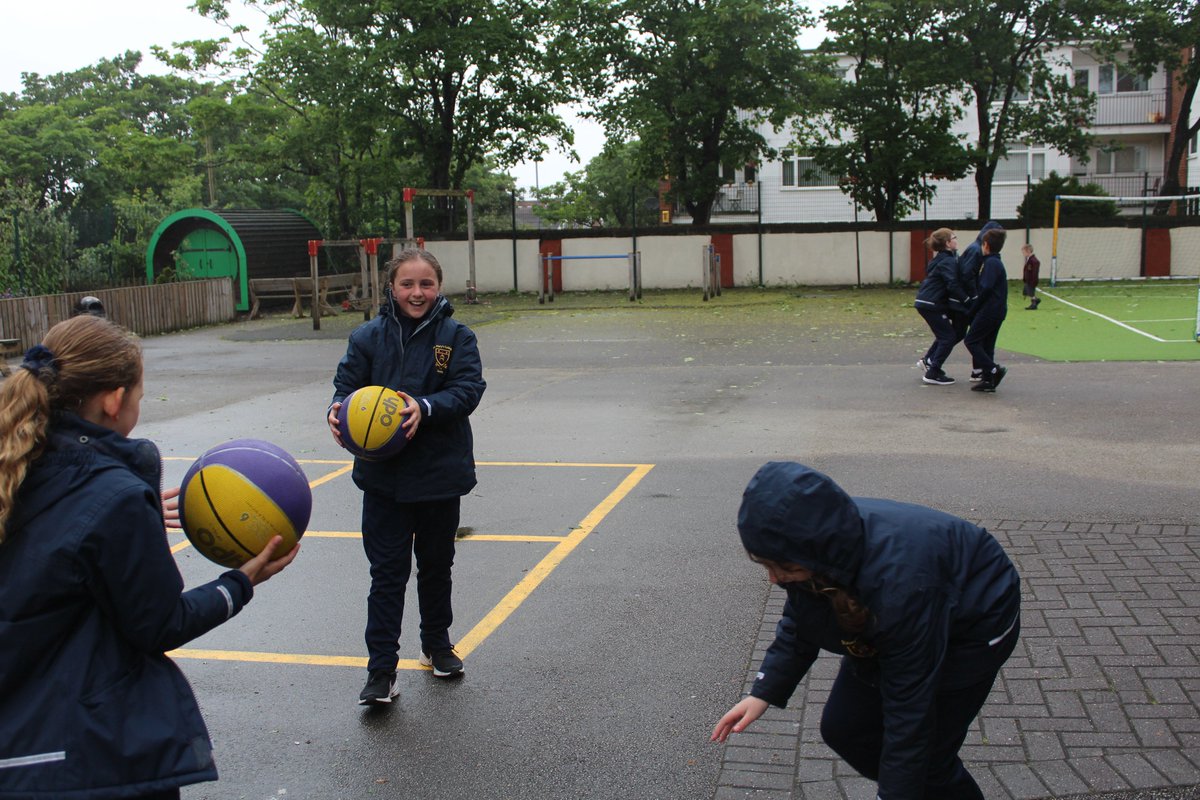 stmarys_prep's tweet image. The rain hasn’t stopped us from having fun and playing outside today! ☂️🌧

#rainydays #funoutside #freshair #funwithfriends #football #basketball #playtime
