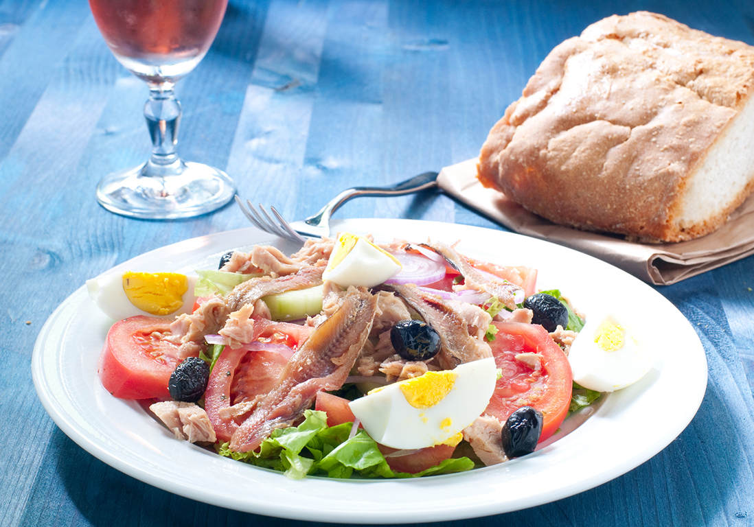 🍽 Fin du débat : découvrez la vraie recette de la salade niçoise dlvr.it/T7HZwJ