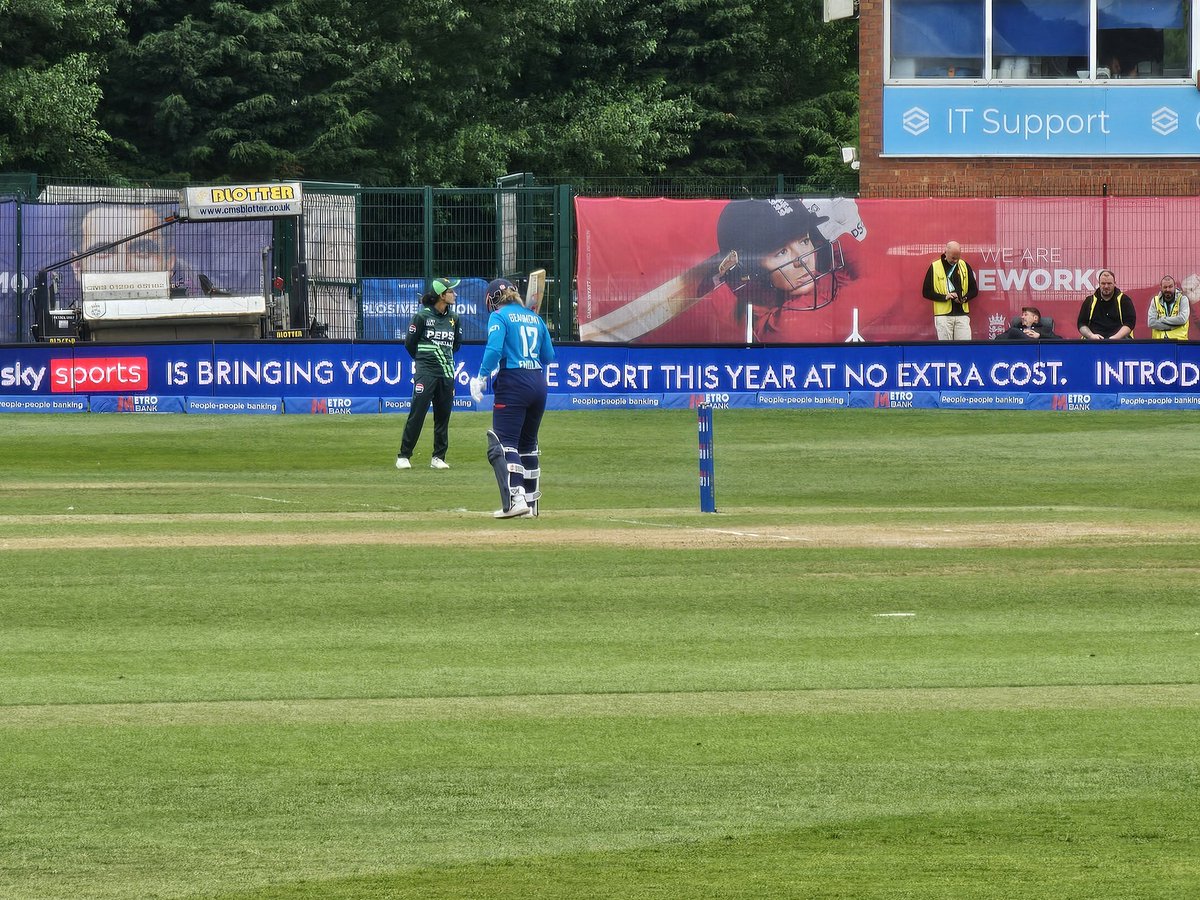 smartstuff28's tweet photo. Great to see International Women's Cricket back at @DerbyshireCCC https://t.co/5r8gUEbCck