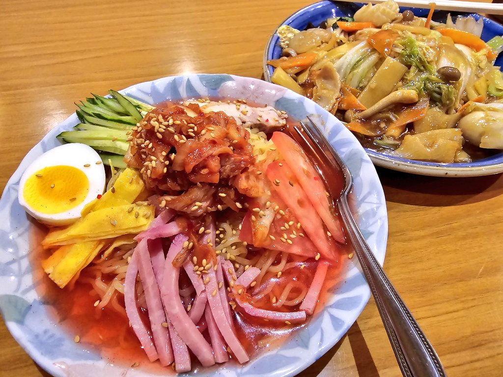 今夜は冷麺！ やっと食べられる´Д`)ﾔｯﾄ‥ 関西では冷やし中華と冷麺が同じ？ と聞いたが… ｲﾀﾀﾞｷ━(人˙꒳​˙ )━ﾏｽｯ