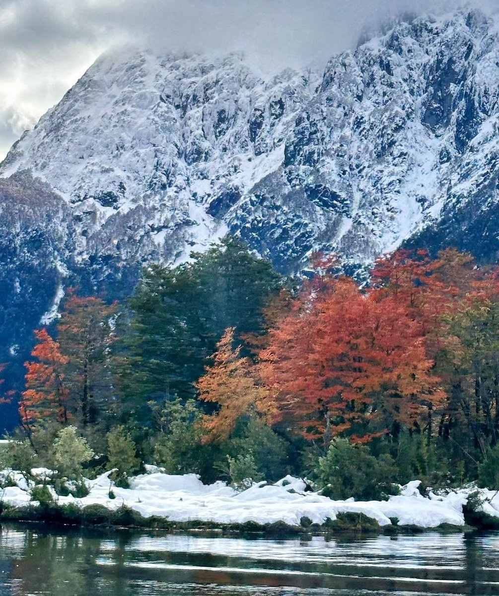 ¡Buen día! ¡Belleza de Otoño y nieve! Lago Frías. Puerto Blest. Patagonia 😍🍂❄️