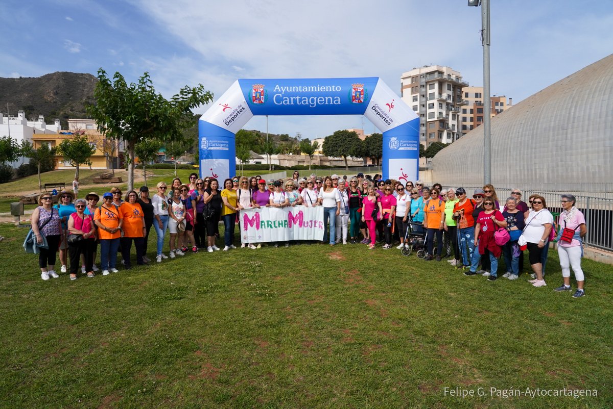 👏Marchamujer inunda las calles de #Cartagena desde el Palacio de Deportes hasta Los Canales de Tentegorra. 📌Más de medio millar de mujeres han caminado en una marcha solidaria que este año ha recaudado fondos para la @FNP_Espana. 🌐Más fotos en cartagena.es/detalle_notici…